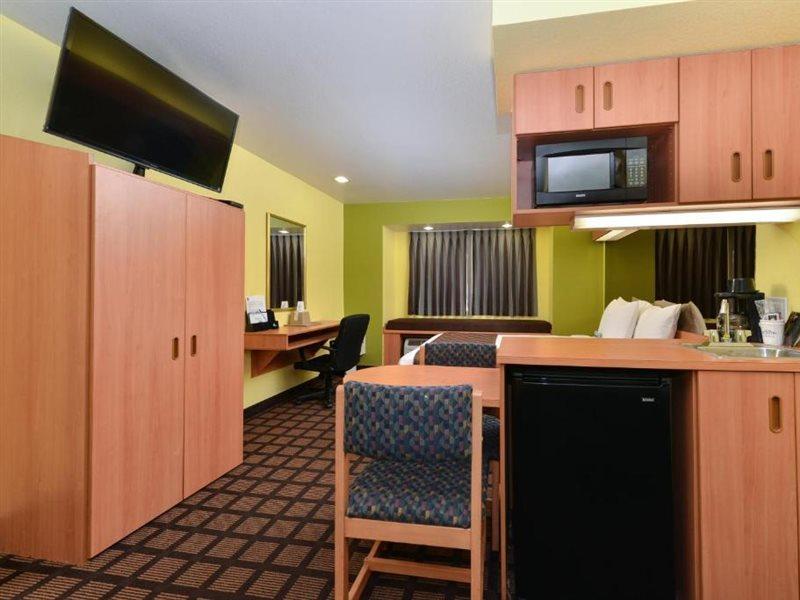 Microtel Inn & Suites By Wyndham Ft. Worth North/At Fossil Fort Worth Exterior foto