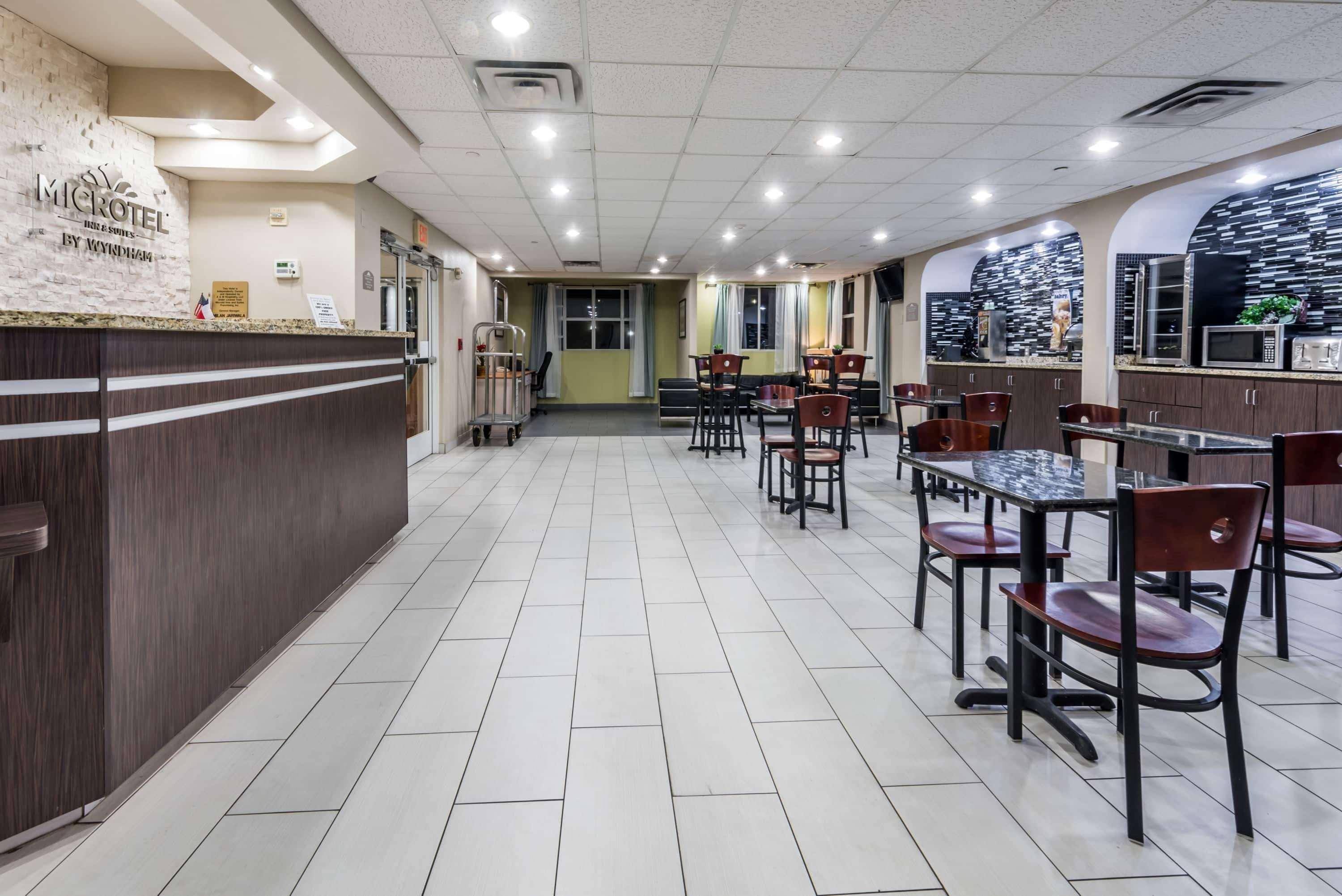 Microtel Inn & Suites By Wyndham Ft. Worth North/At Fossil Fort Worth Exterior foto