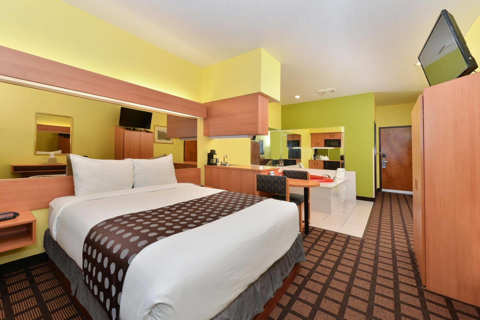 Microtel Inn & Suites By Wyndham Ft. Worth North/At Fossil Fort Worth Exterior foto