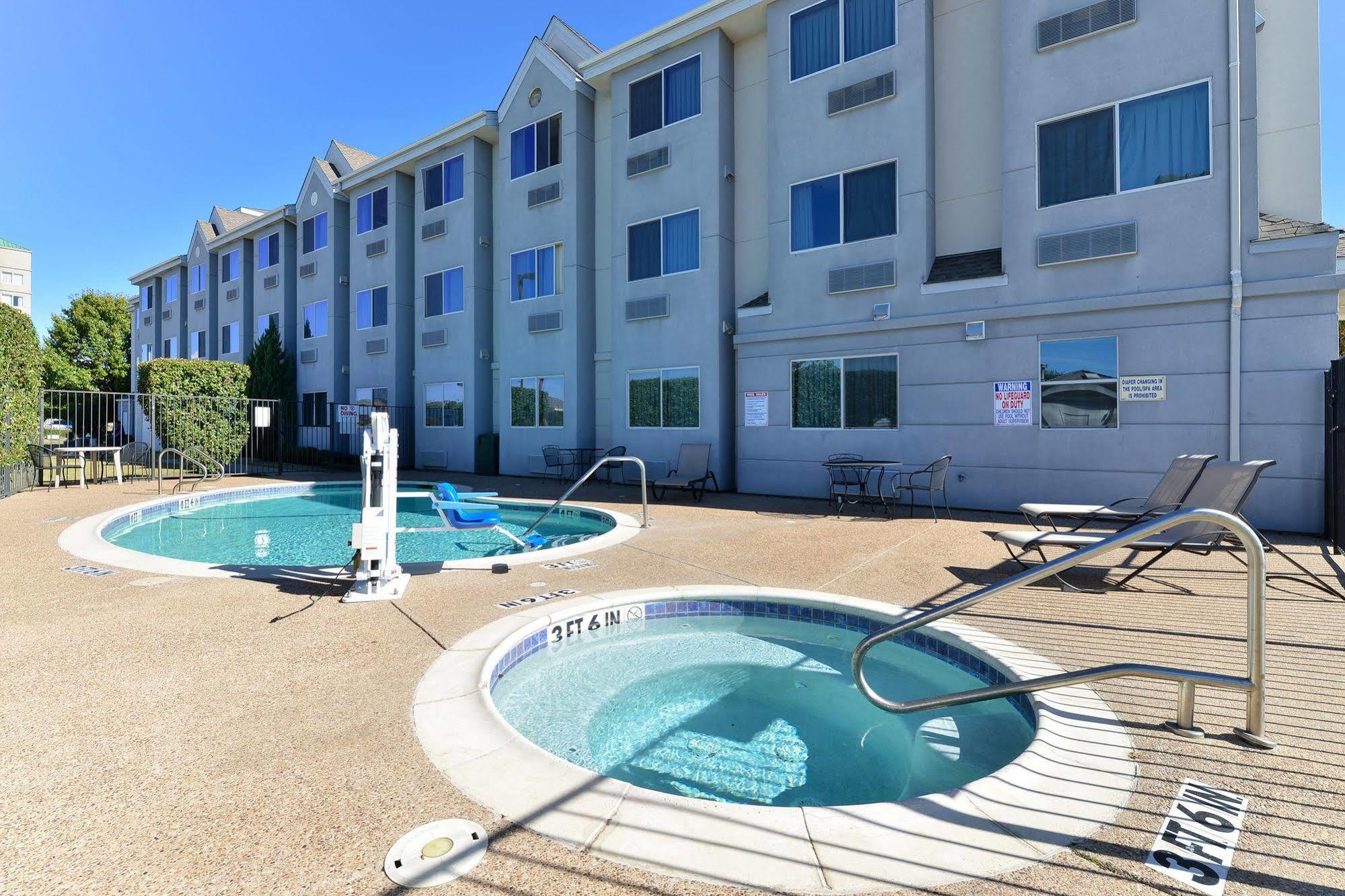 Microtel Inn & Suites By Wyndham Ft. Worth North/At Fossil Fort Worth Exterior foto
