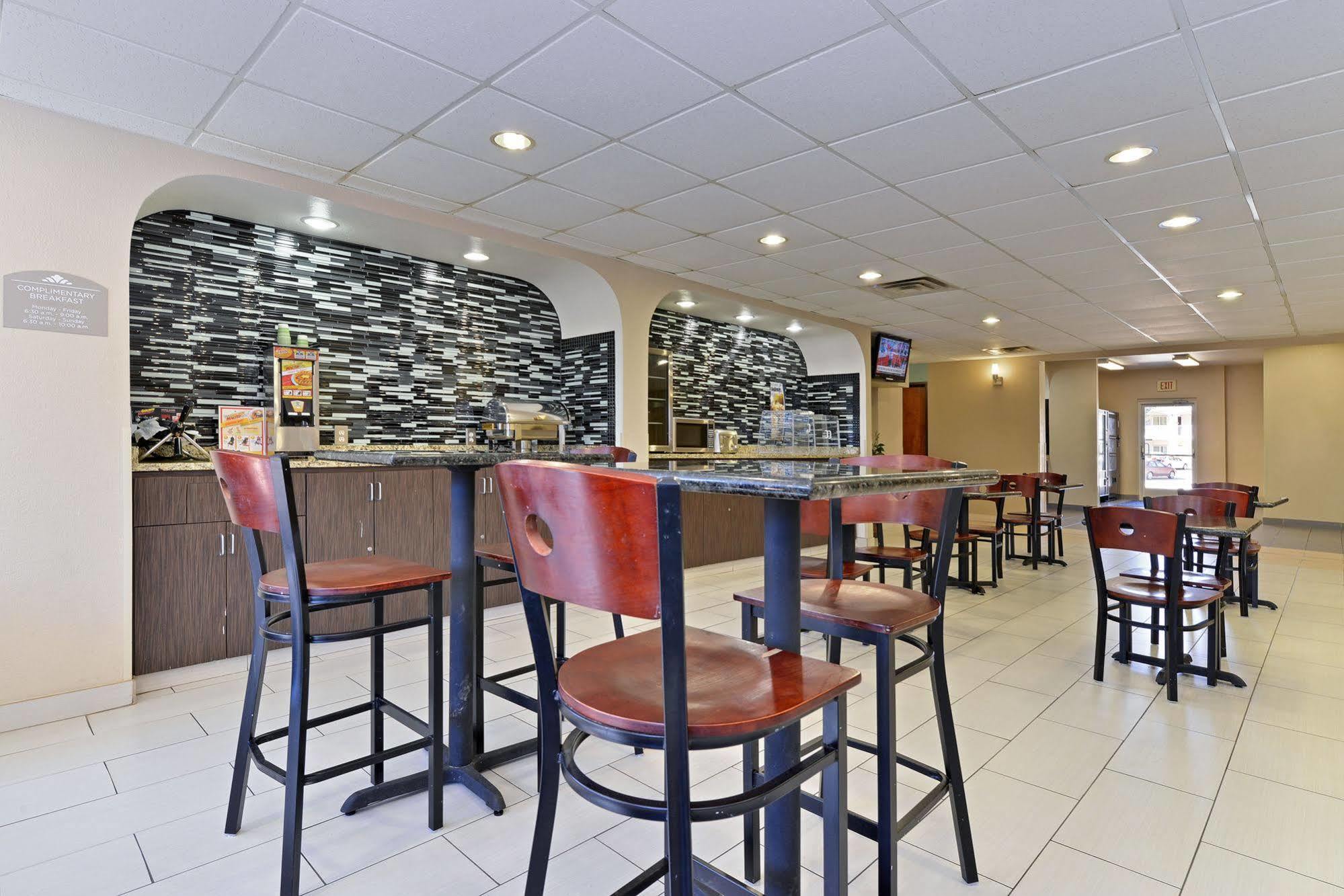 Microtel Inn & Suites By Wyndham Ft. Worth North/At Fossil Fort Worth Exterior foto